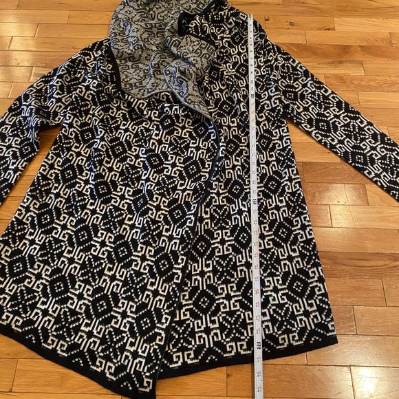Modelia Black White Geometric Print Open Front Cardigan Sweater Women's - Picture 5 of 6